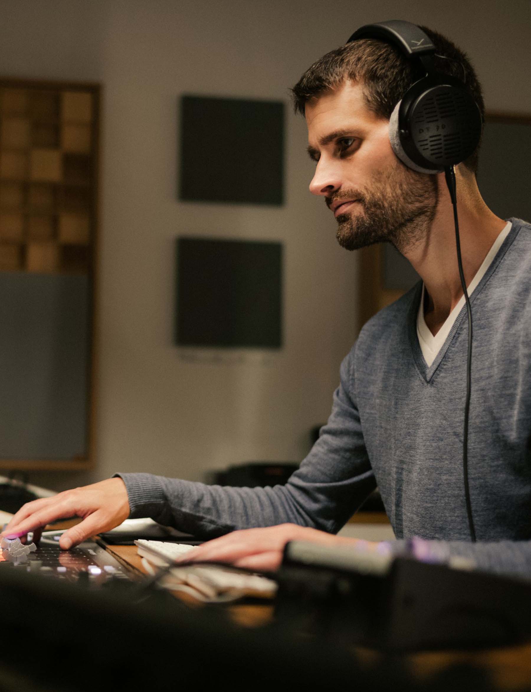Beyerdynamic DT 900 PRO X Studio Headphone-02